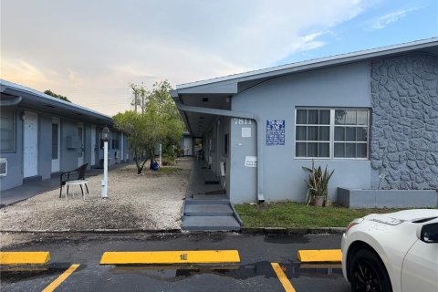 Commercial property in Sebring, Florida 1957.64 sq.m. № 2384387