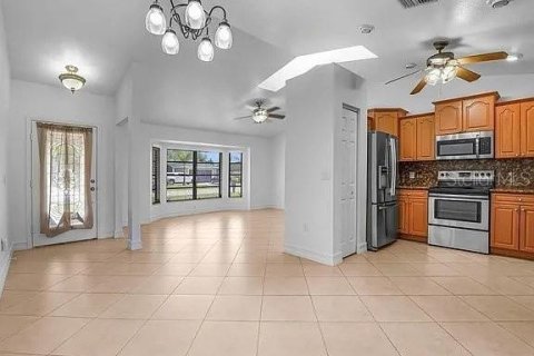 House in Punta Gorda, Florida 3 bedrooms, 134.24 sq.m. № 2156491 - photo 5