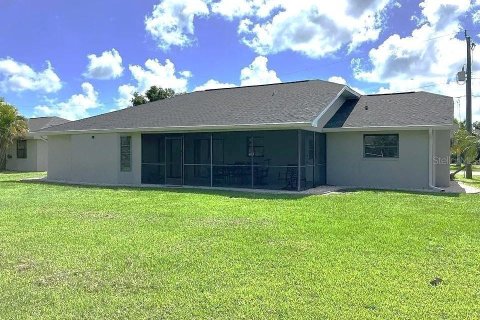 House in Punta Gorda, Florida 3 bedrooms, 134.24 sq.m. № 2156491 - photo 3