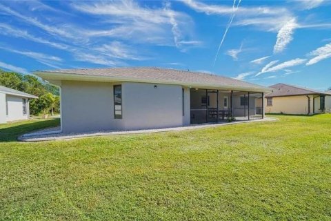 House in Punta Gorda, Florida 3 bedrooms, 134.24 sq.m. № 2156491 - photo 4