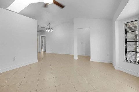 House in Punta Gorda, Florida 3 bedrooms, 134.24 sq.m. № 2156491 - photo 12