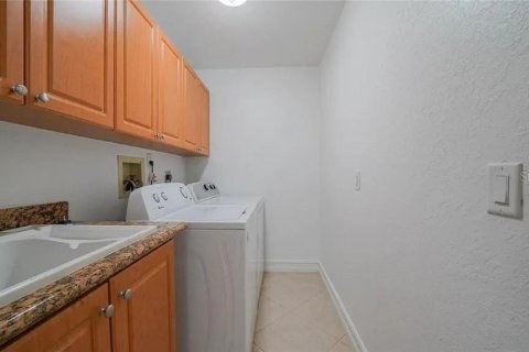 House in Punta Gorda, Florida 3 bedrooms, 134.24 sq.m. № 2156491 - photo 15