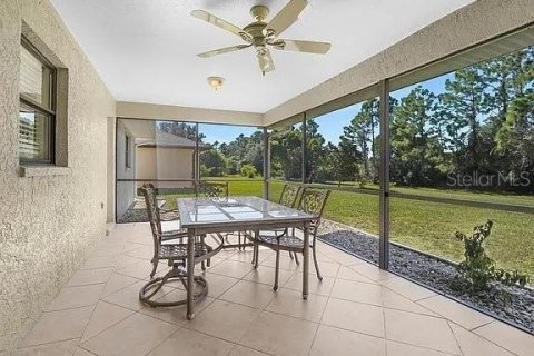 House in Punta Gorda, Florida 3 bedrooms, 134.24 sq.m. № 2156491 - photo 2
