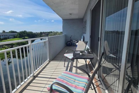 Condo in Miami, Florida, 1 bedroom № 2088175 - photo 7