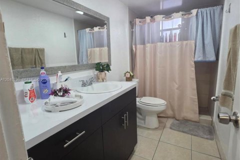 Condo in Miami, Florida, 1 bedroom № 2088175 - photo 5