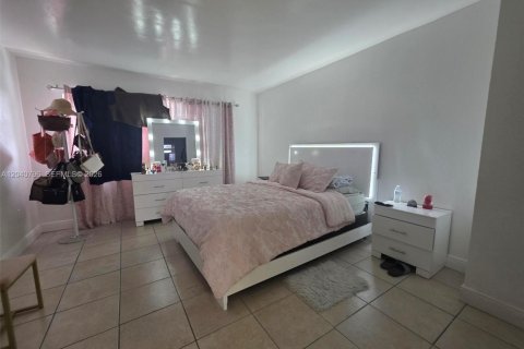 Condo in Miami, Florida, 1 bedroom № 2088175 - photo 4