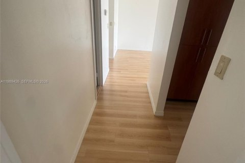 Снять в аренду кондоминиум в Халландейл-Бич, Флорида 1 спальня, 99.87м2, № 2075216 - фото 21