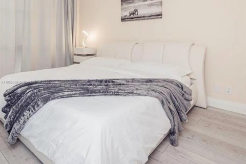Condominio en alquiler en Sunny Isles Beach, Florida, 1 dormitorio, 59.46 m2 № 1944034 - foto 9