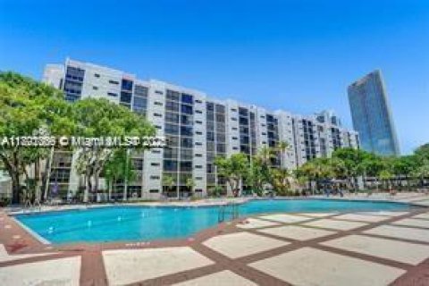 Condominio en alquiler en Sunny Isles Beach, Florida, 1 dormitorio, 59.46 m2 № 1944034 - foto 11