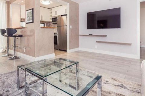 Condominio en alquiler en Sunny Isles Beach, Florida, 1 dormitorio, 59.46 m2 № 1944034 - foto 6