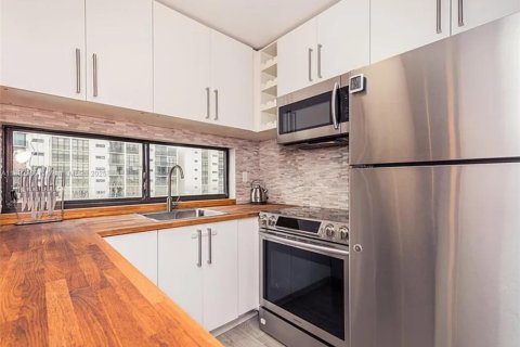 Condominio en alquiler en Sunny Isles Beach, Florida, 1 dormitorio, 59.46 m2 № 1944034 - foto 2
