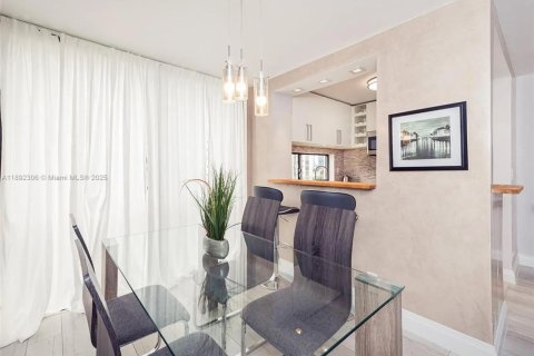 Condominio en alquiler en Sunny Isles Beach, Florida, 1 dormitorio, 59.46 m2 № 1944034 - foto 7