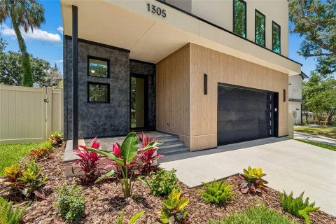 House in Tampa, Florida 3 bedrooms, 201.13 sq.m. № 2400279 - photo 4