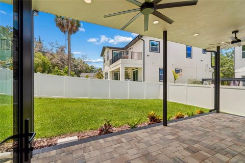 House in Tampa, Florida 3 bedrooms, 201.13 sq.m. № 2400279 - photo 5