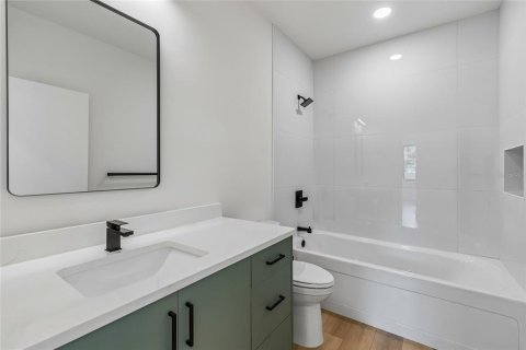 House in Tampa, Florida 3 bedrooms, 201.13 sq.m. № 2400279 - photo 30