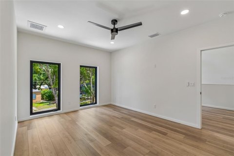 House in Tampa, Florida 3 bedrooms, 201.13 sq.m. № 2400279 - photo 20