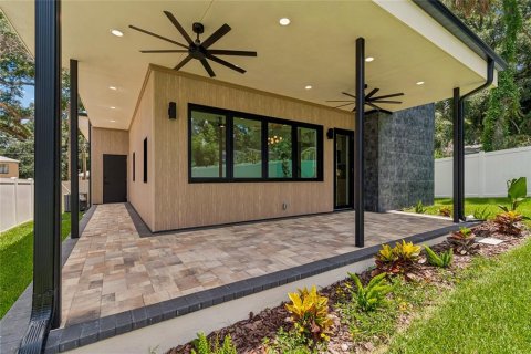 House in Tampa, Florida 3 bedrooms, 201.13 sq.m. № 2400279 - photo 6
