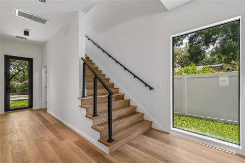 House in Tampa, Florida 3 bedrooms, 201.13 sq.m. № 2400279 - photo 7