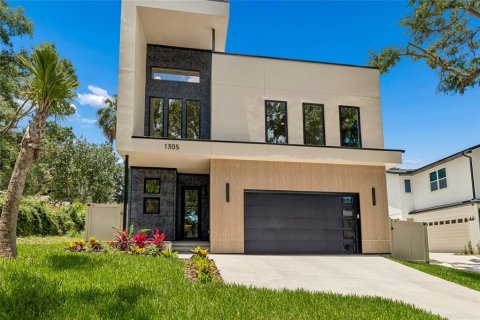 House in Tampa, Florida 3 bedrooms, 201.13 sq.m. № 2400279 - photo 3
