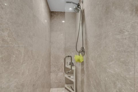 Condo in Sunny Isles Beach, Florida, 1 bedroom  № 1868069 - photo 16