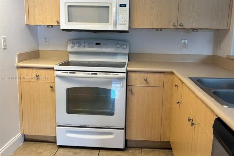 Condominio en venta en Coral Springs, Florida, 2 dormitorios, 91.6 m2 № 2034644 - foto 3