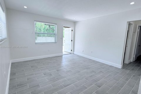 House in North Miami Beach, Florida 2 bedrooms, 82.68 sq.m. № 2169001 - photo 8