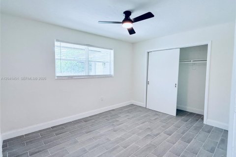 House in North Miami Beach, Florida 2 bedrooms, 82.68 sq.m. № 2169001 - photo 14