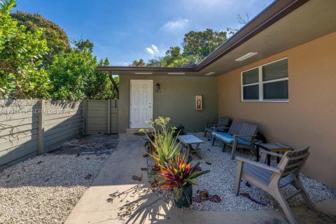 House in North Miami Beach, Florida 2 bedrooms, 82.68 sq.m. № 2169001 - photo 29