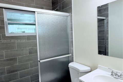 House in North Miami Beach, Florida 2 bedrooms, 82.68 sq.m. № 2169001 - photo 17
