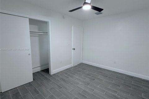House in North Miami Beach, Florida 2 bedrooms, 82.68 sq.m. № 2169001 - photo 16