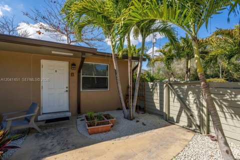 House in North Miami Beach, Florida 2 bedrooms, 82.68 sq.m. № 2169001 - photo 3