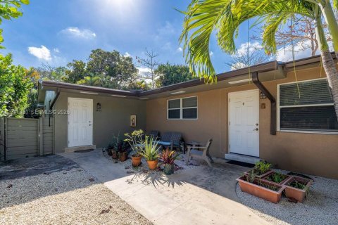 House in North Miami Beach, Florida 2 bedrooms, 82.68 sq.m. № 2169001 - photo 2
