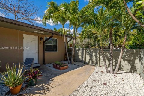 House in North Miami Beach, Florida 2 bedrooms, 82.68 sq.m. № 2169001 - photo 28