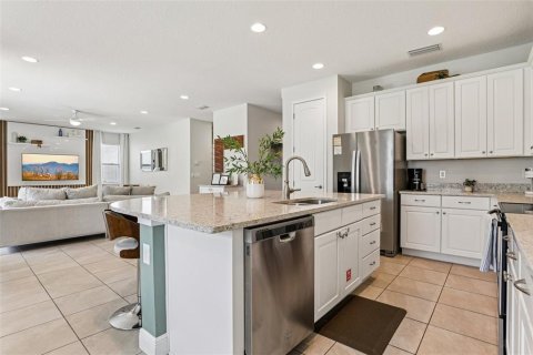 House in Kissimmee, Florida 5 bedrooms, 271.37 sq.m. № 1812858 - photo 12