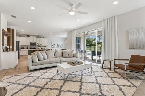 House in Kissimmee, Florida 5 bedrooms, 271.37 sq.m. № 1812858 - photo 7