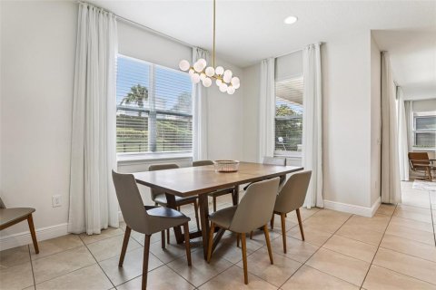 House in Kissimmee, Florida 5 bedrooms, 271.37 sq.m. № 1812858 - photo 8