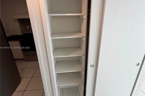 Copropriété à louer à Miami, Floride: 46.45 m2 № 2024464 - photo 10