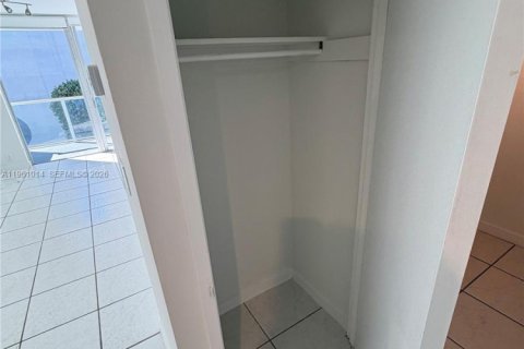 Copropriété à louer à Miami, Floride: 46.45 m2 № 2024464 - photo 5