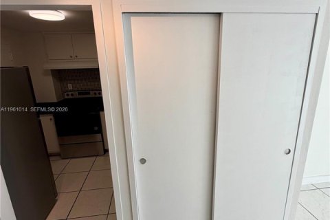 Copropriété à louer à Miami, Floride: 46.45 m2 № 2024464 - photo 11