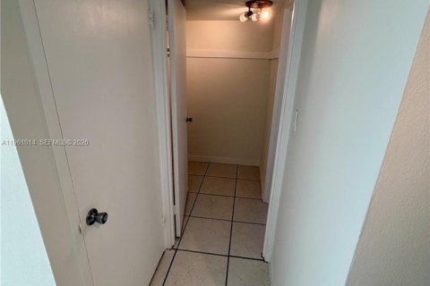Copropriété à louer à Miami, Floride: 46.45 m2 № 2024464 - photo 4