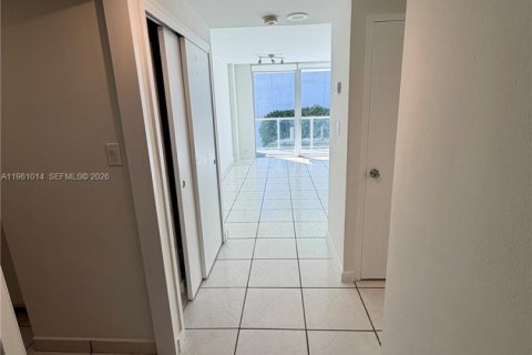 Copropriété à louer à Miami, Floride: 46.45 m2 № 2024464 - photo 2