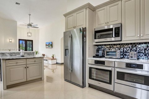 House in Davie, Florida 5 bedrooms, 466.83 sq.m. № 1833884 - photo 9