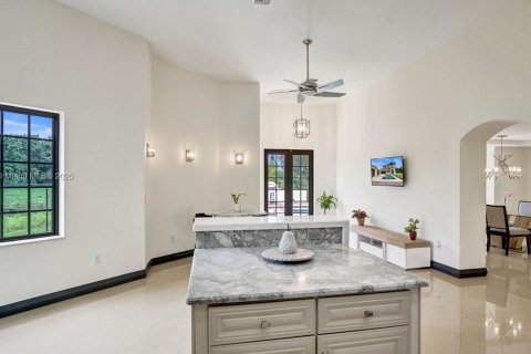 House in Davie, Florida 5 bedrooms, 466.83 sq.m. № 1833884 - photo 7
