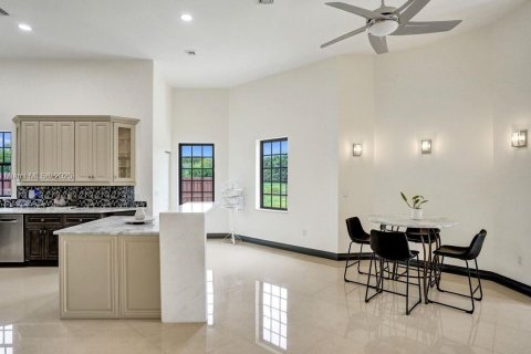 House in Davie, Florida 5 bedrooms, 466.83 sq.m. № 1833884 - photo 17