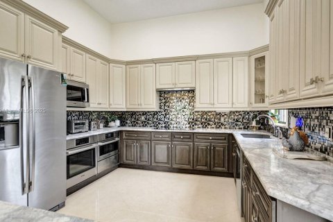 House in Davie, Florida 5 bedrooms, 466.83 sq.m. № 1833884 - photo 5