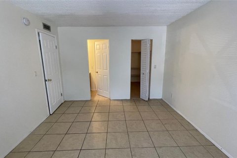 Condo in Tampa, Florida, 2 bedrooms  № 1873686 - photo 10