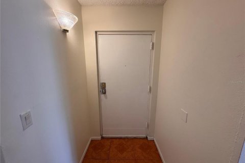 Condo in Tampa, Florida, 2 bedrooms  № 1873686 - photo 11