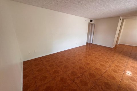 Condo in Tampa, Florida, 2 bedrooms  № 1873686 - photo 14