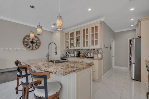 Touwnhouse à vendre à Miami, Floride: 3 chambres, 179.21 m2 № 2010593 - photo 4