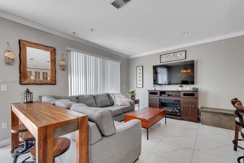 Touwnhouse à vendre à Miami, Floride: 3 chambres, 179.21 m2 № 2010593 - photo 9